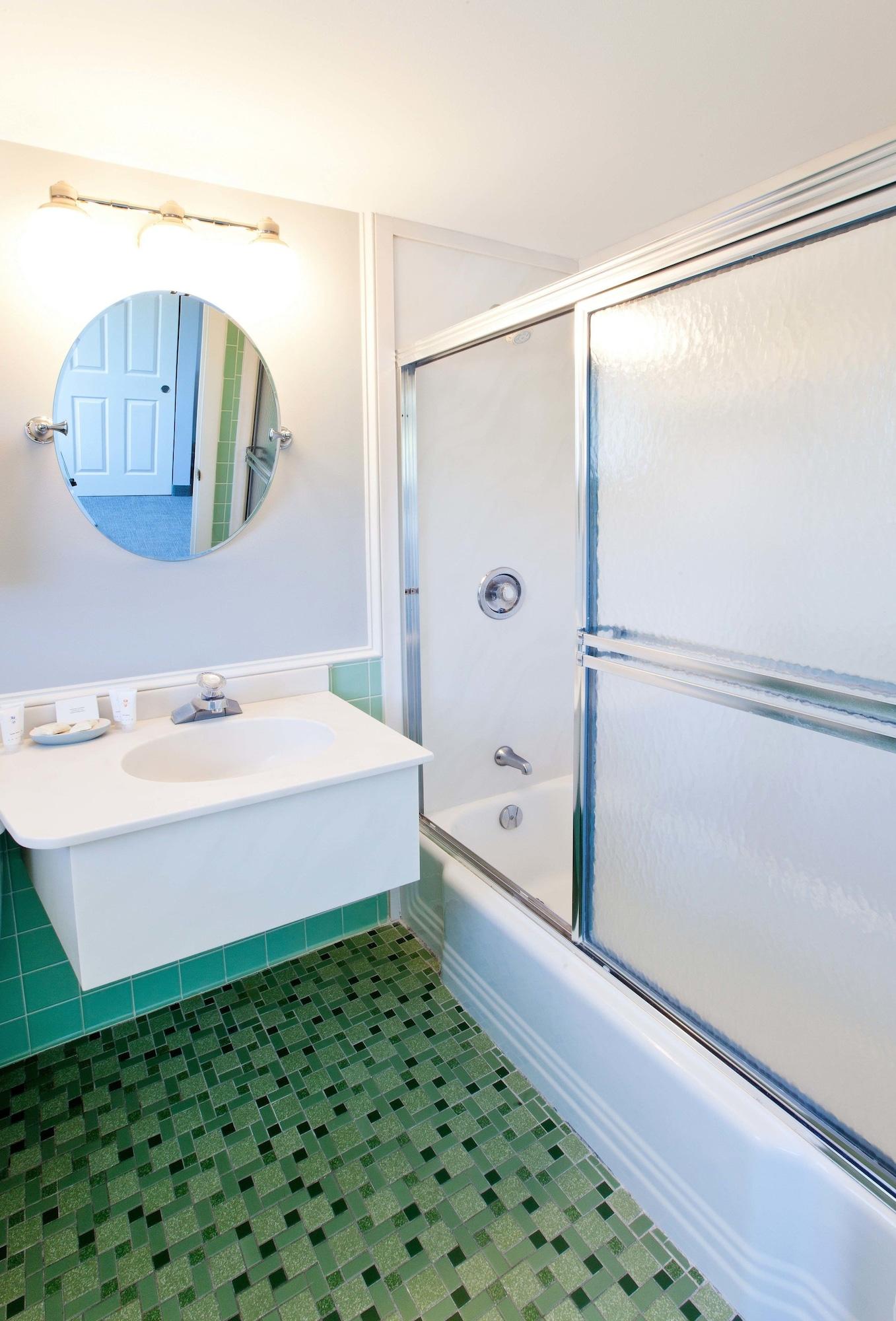 The Seaglass & Hotel 3*