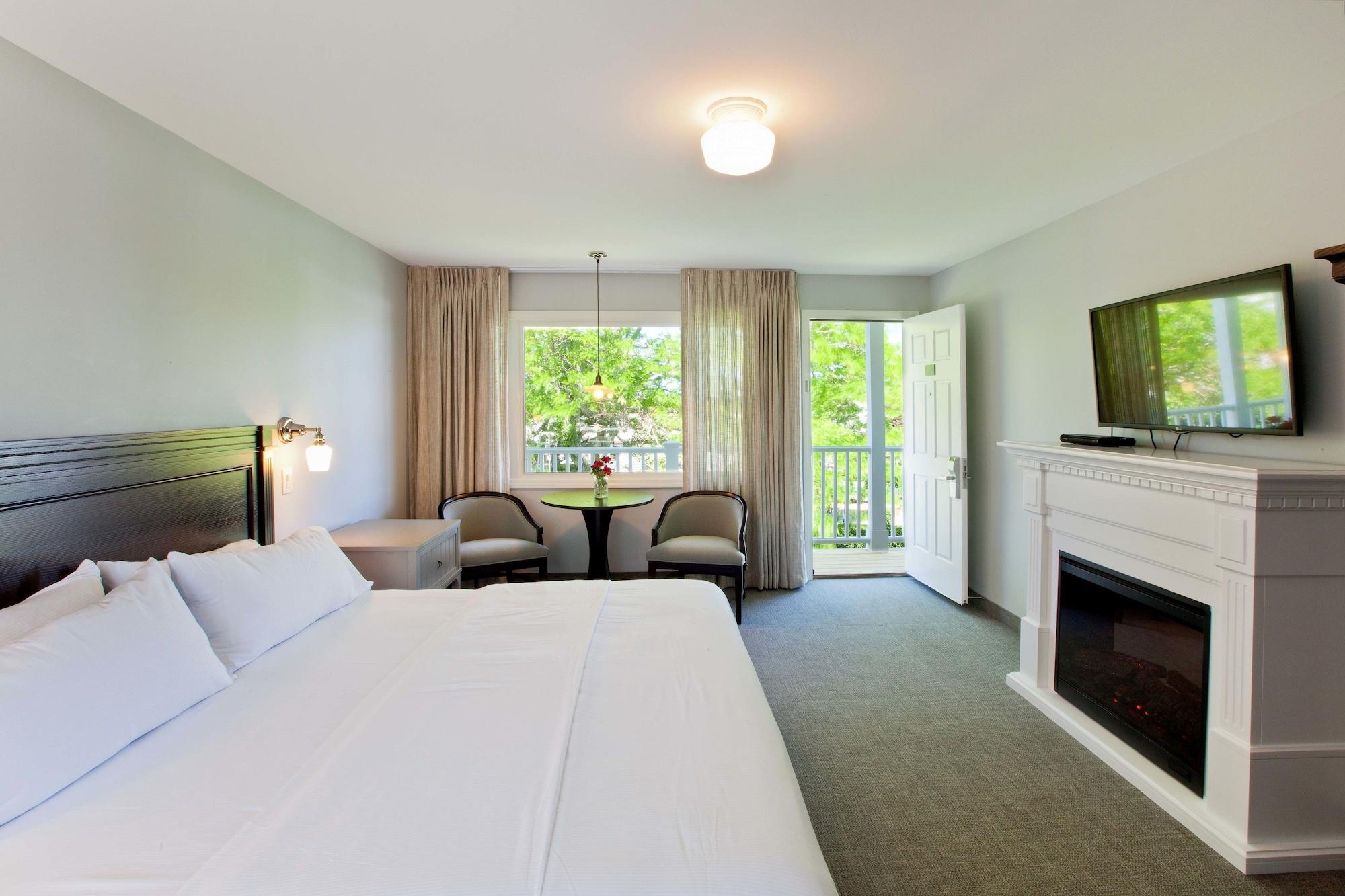 The Seaglass & Hotel 3*